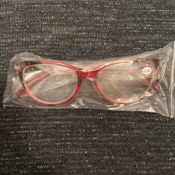 ๐ ๐NIP: Retro Red Floral Readers - Picture 5 of 5